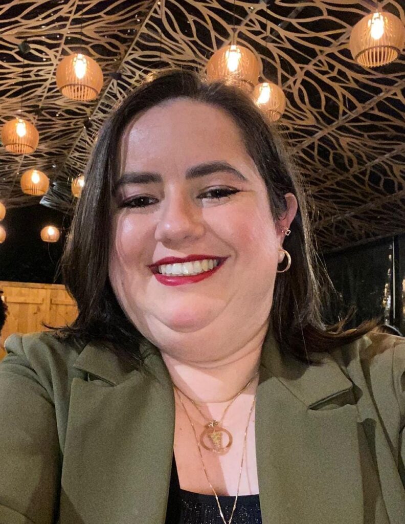 Profa. Dra. Julie dos Reis Salmão